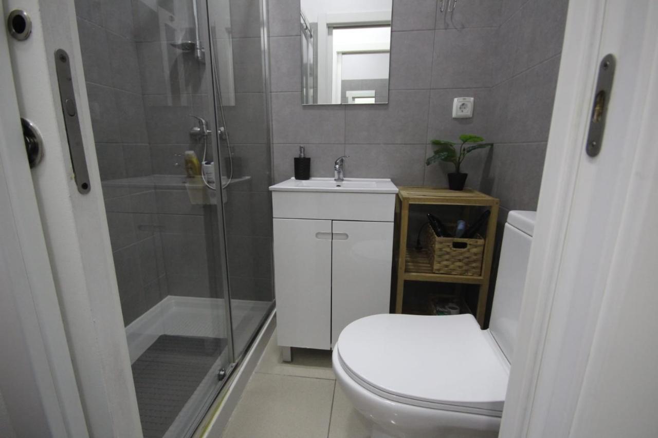 Ocean M1 R4 - Large Double Room With Shared Bathroom In City Center Lisboa المظهر الخارجي الصورة